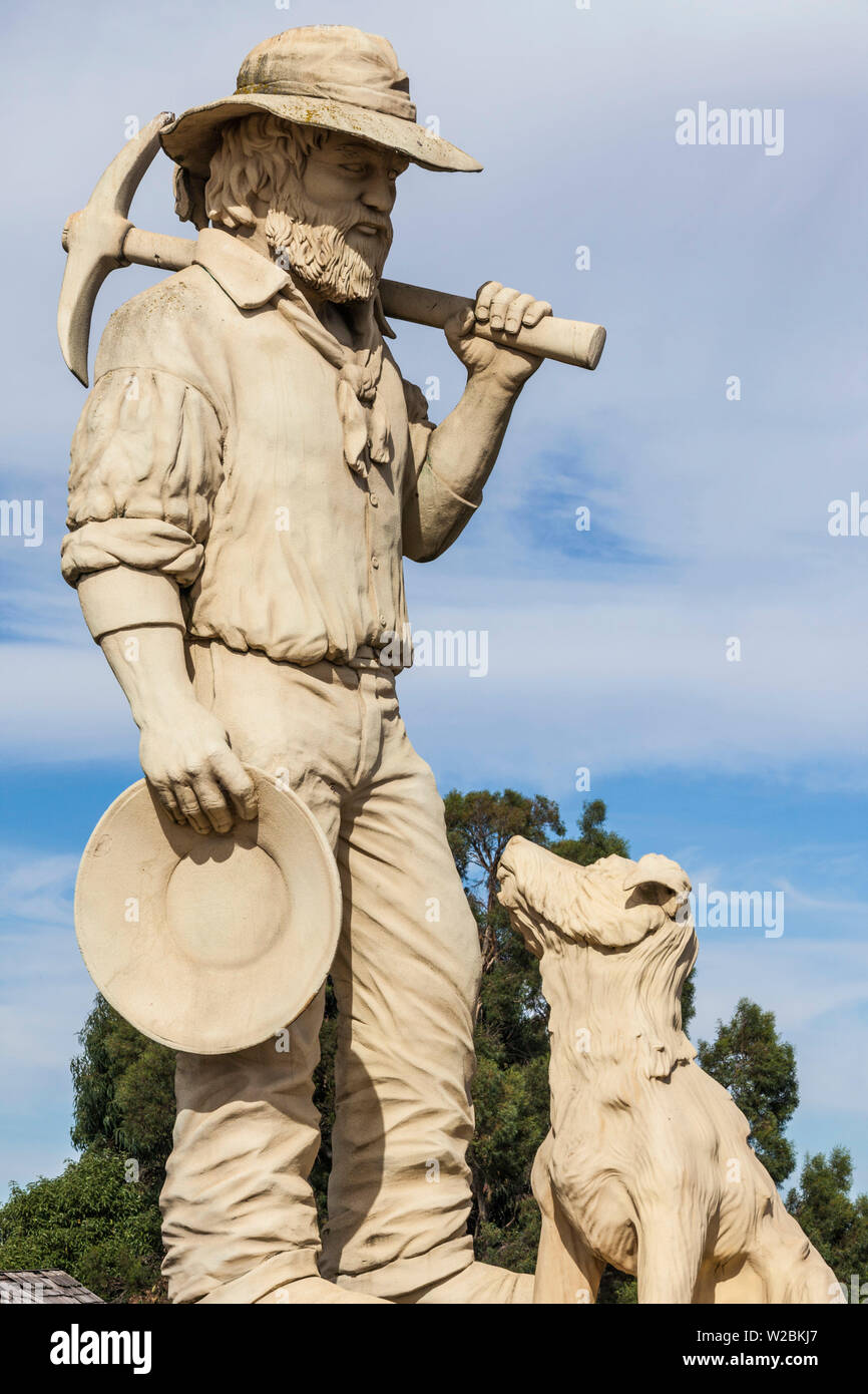 Australia, Victoria, VIC, Ballarat, statua di Gold Miner e cane Foto Stock