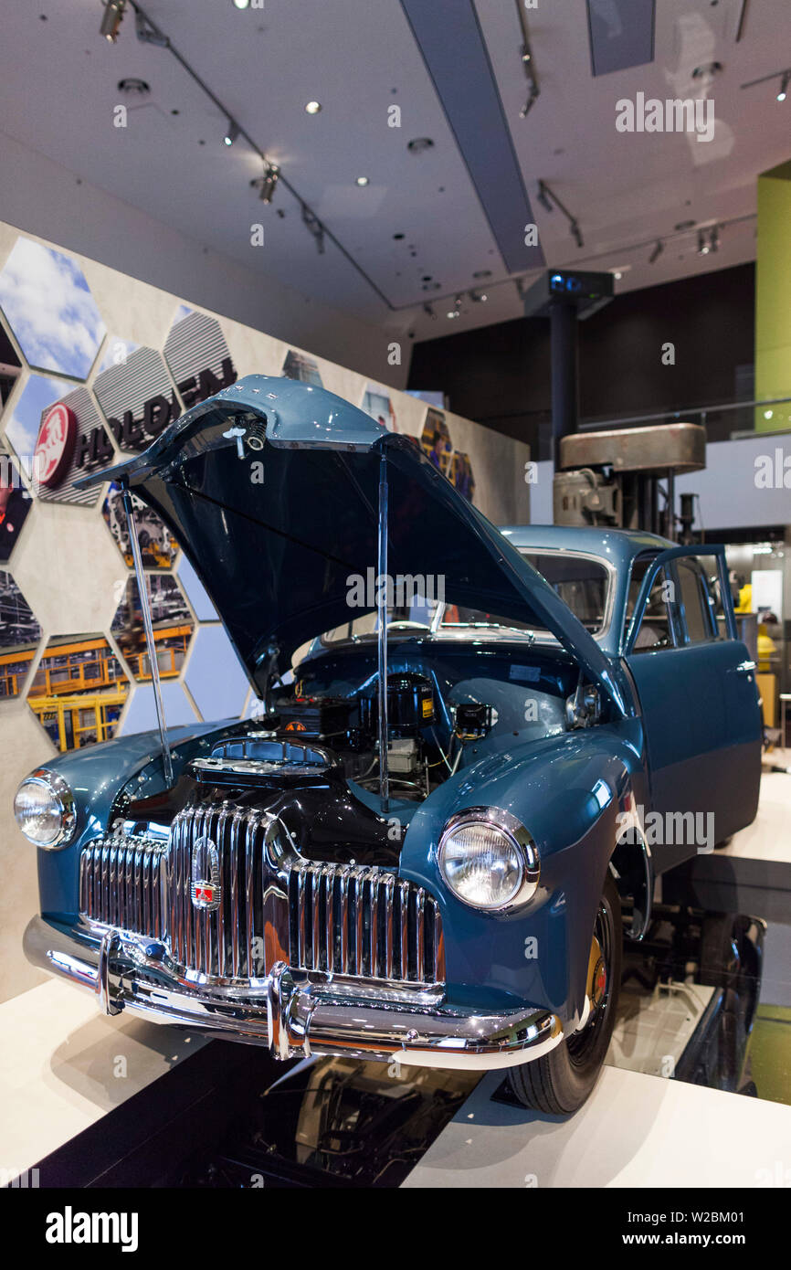 Australia, Territorio della Capitale Australiana, ACT, Canberra, Museo Nazionale dell'Australia, 1948 Holden FJ, prototipo numero uno, prima vettura australiana Foto Stock