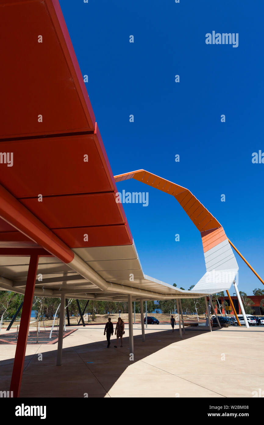 Australia, Territorio della Capitale Australiana, ACT, Canberra, Museo Nazionale dell'Australia, outdoor arte pubblica, il Loop e linea di Uluru Foto Stock