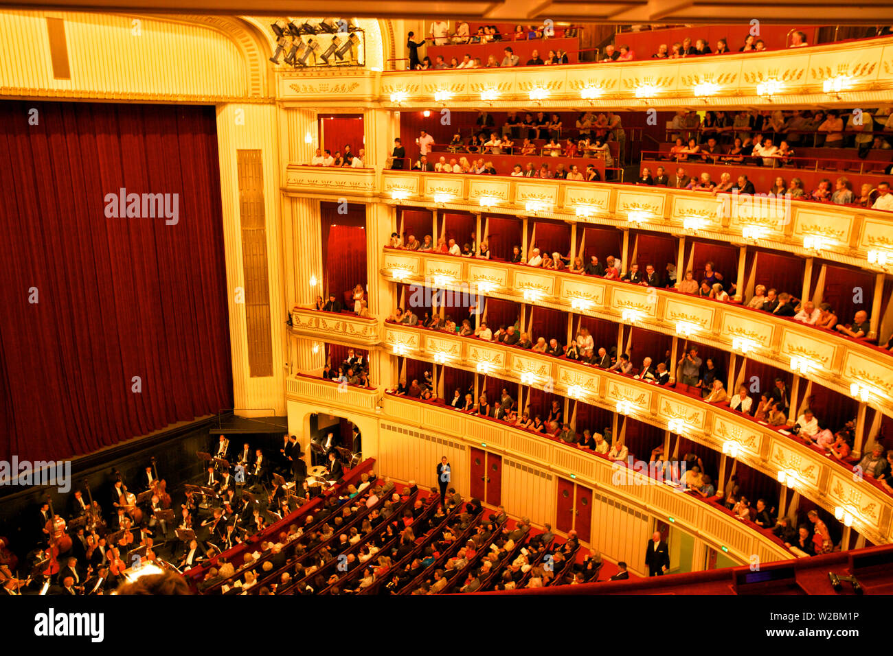 Interno dell Opera di Vienna, Vienna, Austria, Europa Centrale Foto Stock