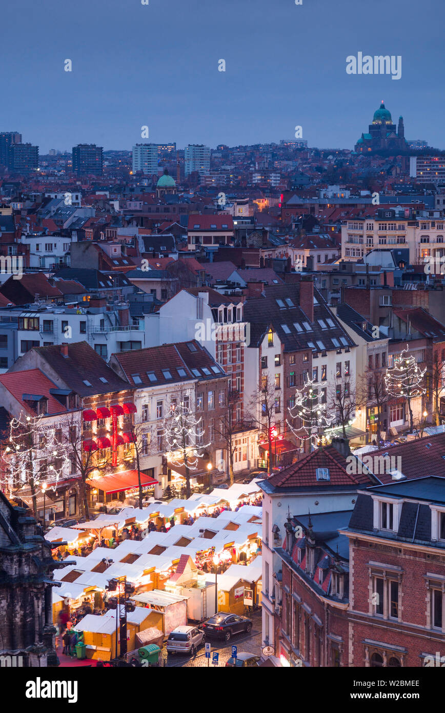 Il Belgio, Bruxelles, luogo Ste-Catherine, Mercato di Natale, vista in elevazione, crepuscolo Foto Stock