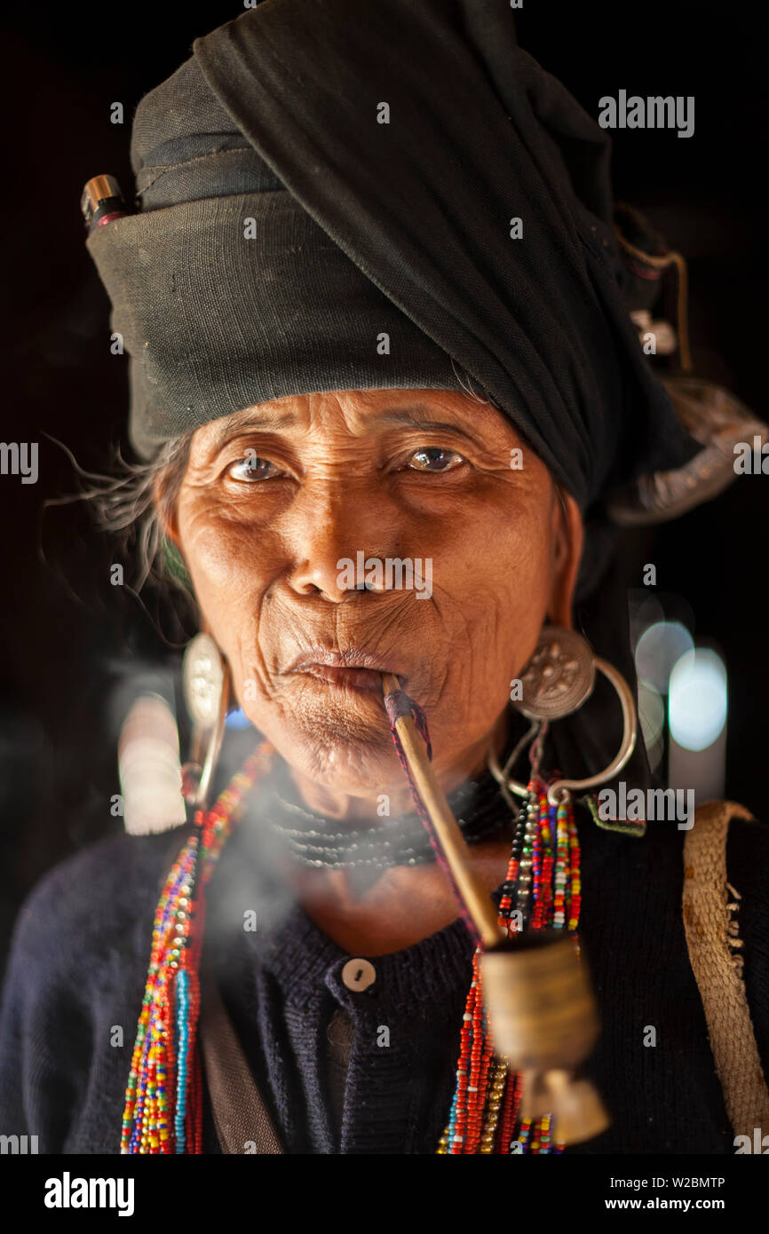 Una donna della tribù di Ann, nr Kyaing Tong, Triangolo Dorato, Myanmar (Birmania) Foto Stock