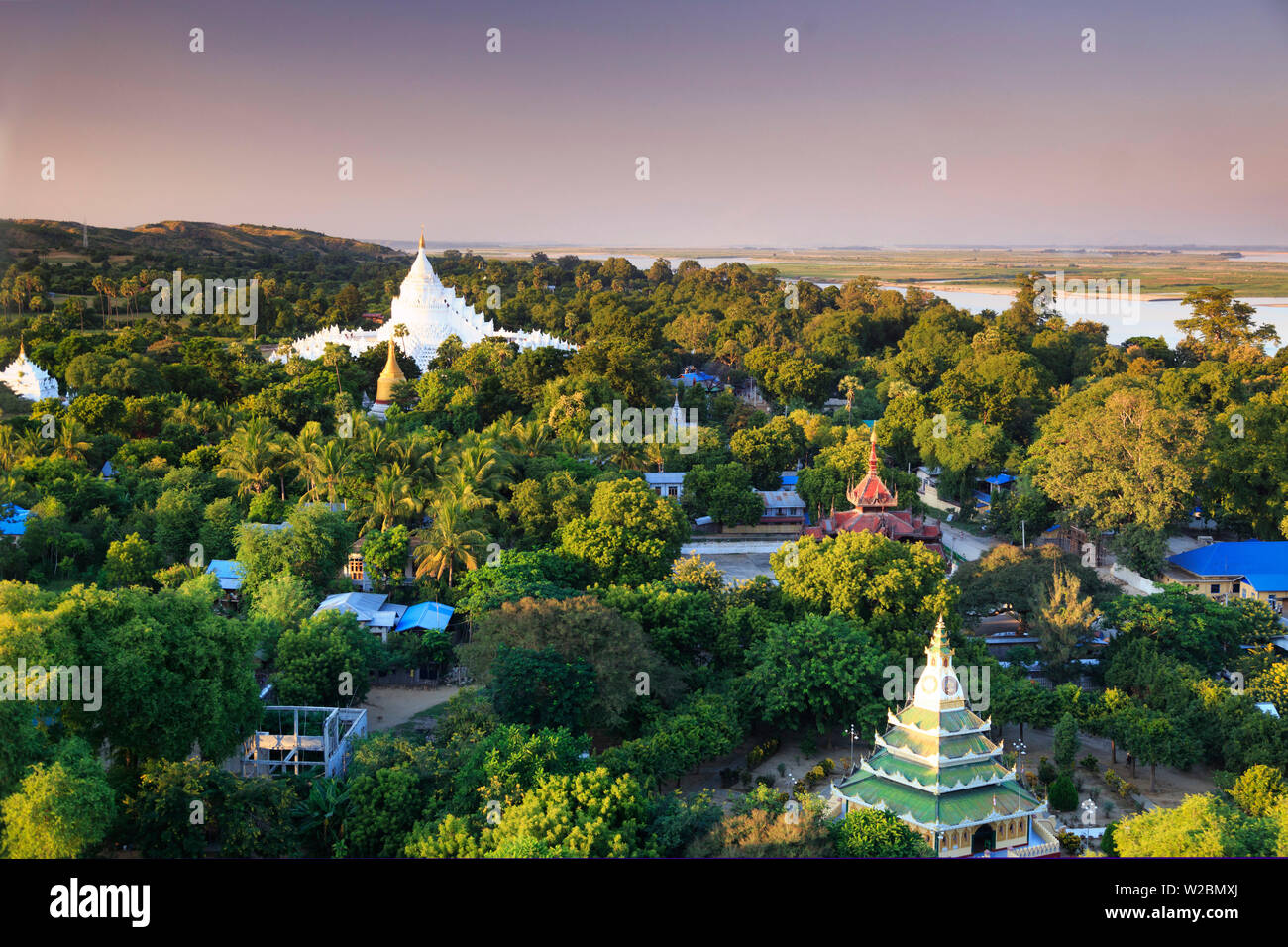 Myanmar (Birmania), Mandalay View di Mingun e paesaggi circostanti dalla sommità di Mingun Paya Foto Stock