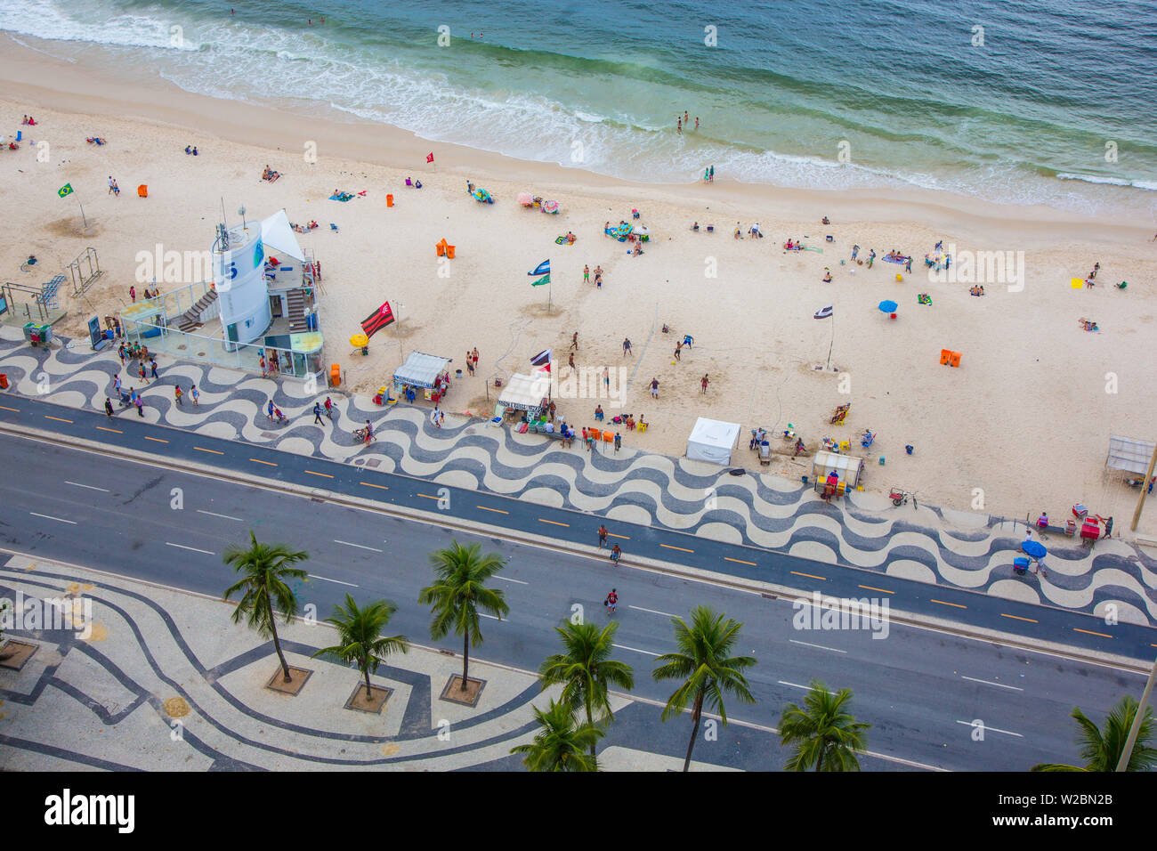 Sulla spiaggia di Copacabana, Rio de Janeiro, Brasile Foto Stock