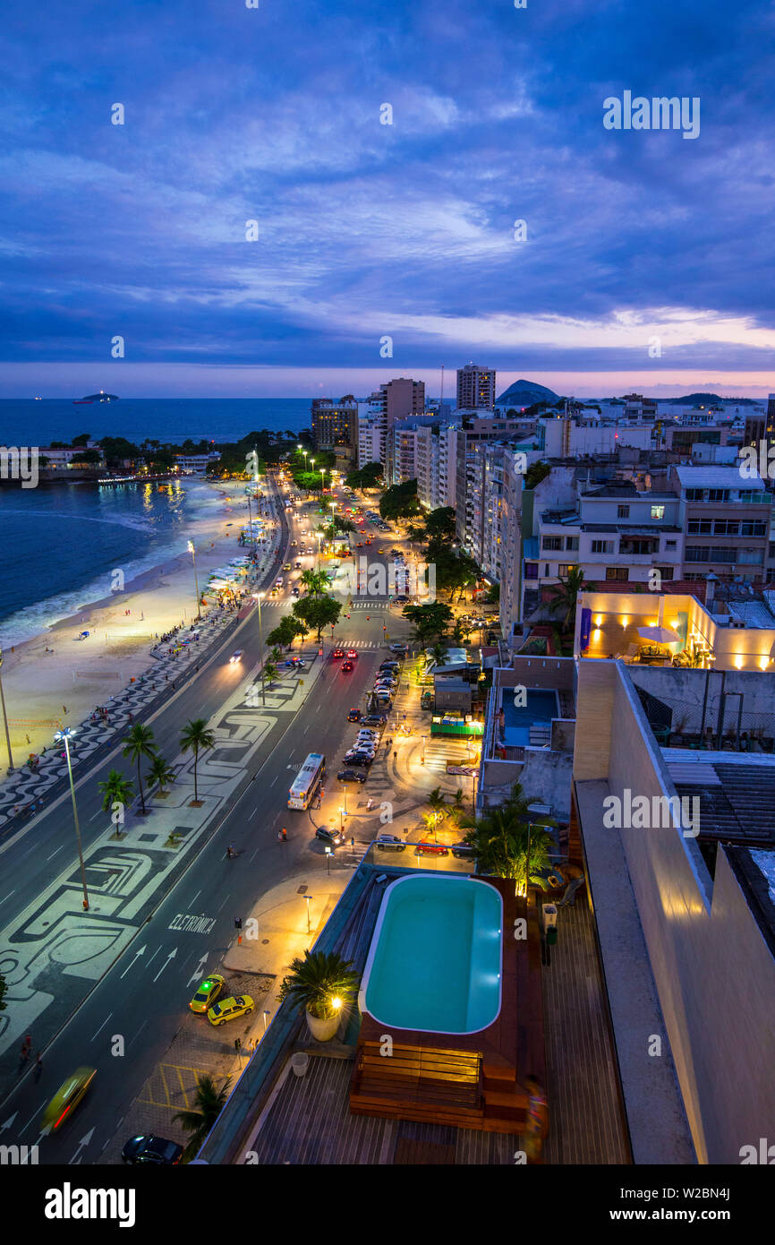 L'idromassaggio sul tetto, sulla spiaggia di Copacabana, Rio de Janeiro, Brasile Foto Stock