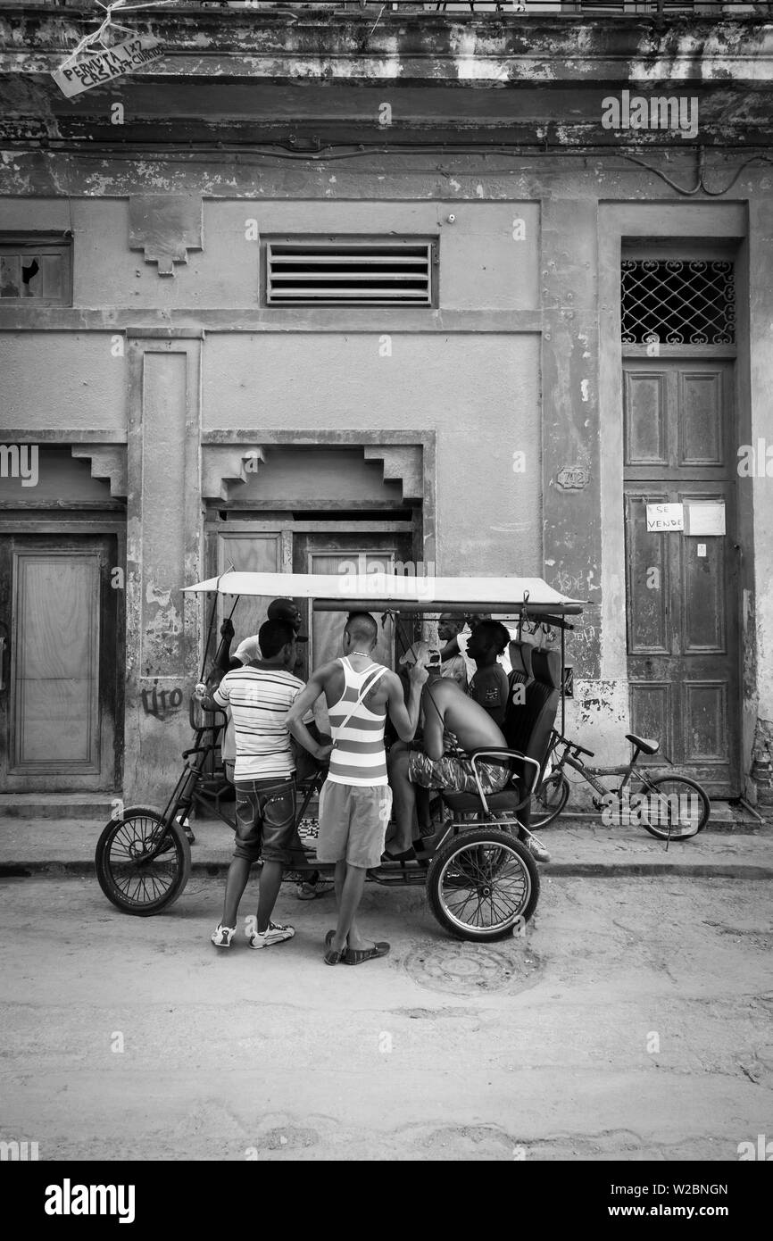 Scena di strada nel Centro Habana, Havana, Cuba Foto Stock