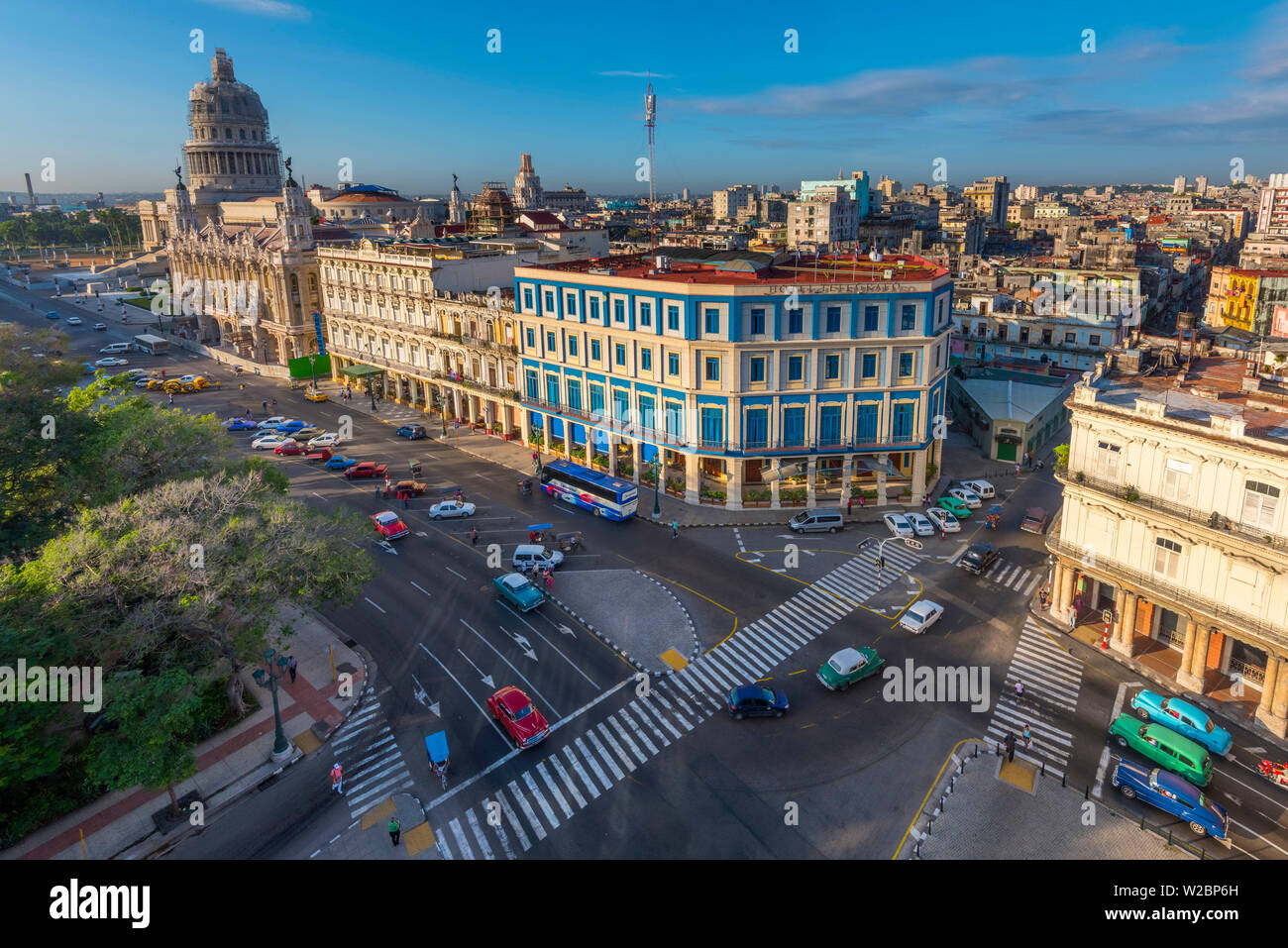 Cuba, La Habana, dal Capitolio e Hotel Inglaterra Foto Stock