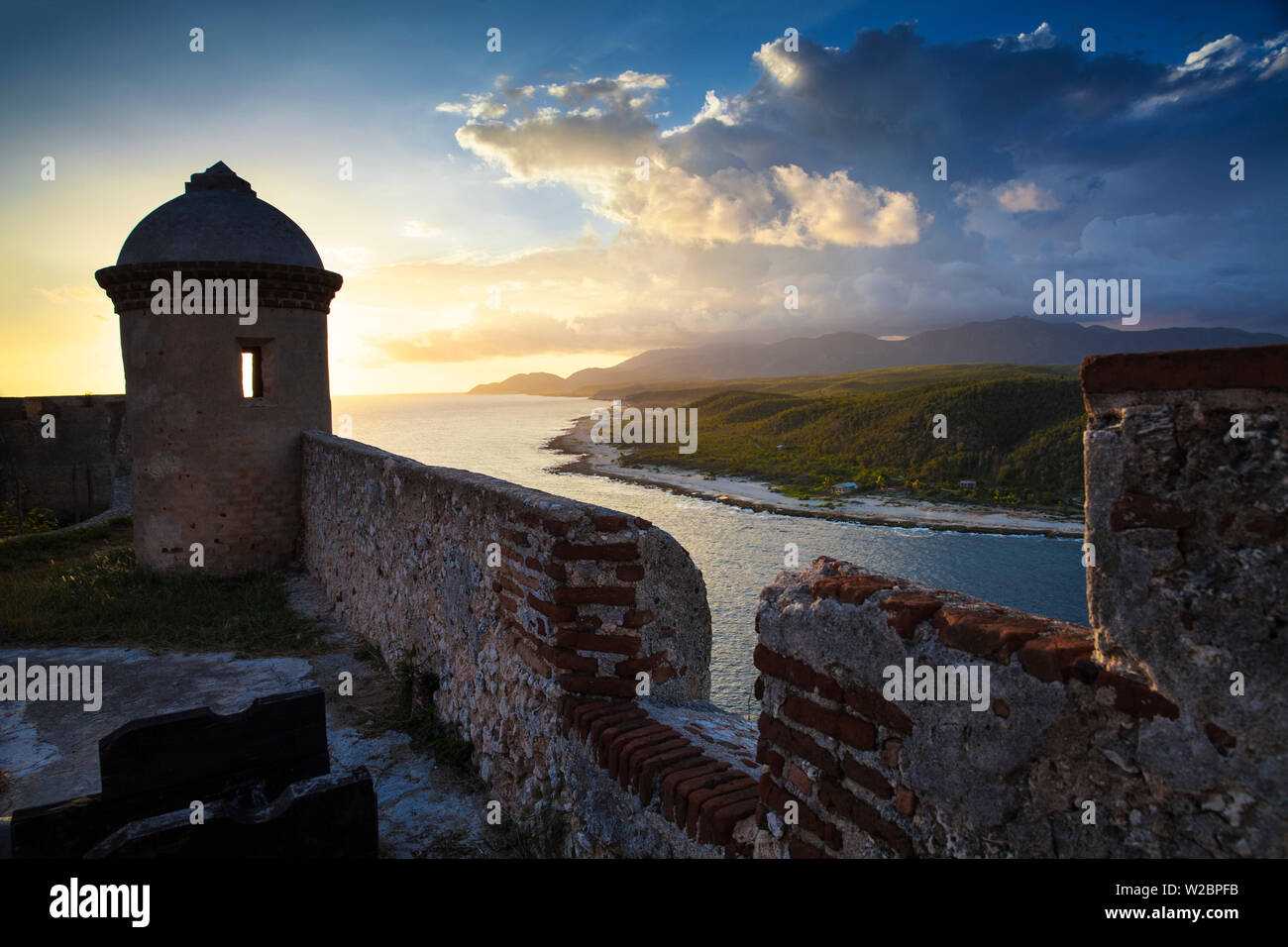 Cuba Santiago de Cuba Provincia di Santiago di Cuba, faro di Castillo de San Pedro de la Roca del Morro (Castillo del Morro) - ora la sede del Museo de la PiraterÃ-a â€" museo pirata Foto Stock
