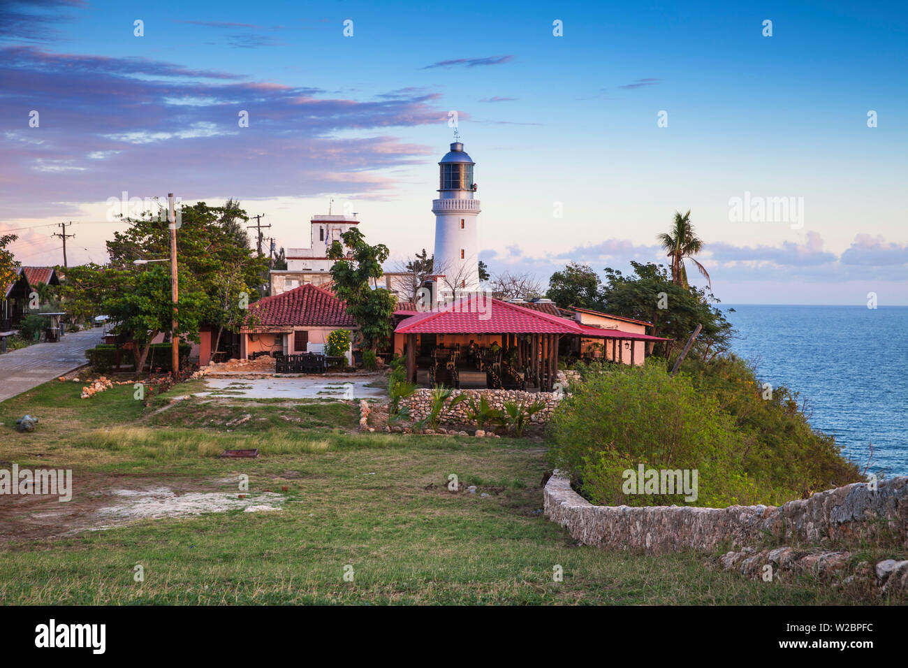 Cuba Santiago de Cuba Provincia di Santiago di Cuba, faro di Castillo de San Pedro de la Roca del Morro (Castillo del Morro) - ora la sede del Museo de la PiraterÃ-a â€" museo pirata Foto Stock