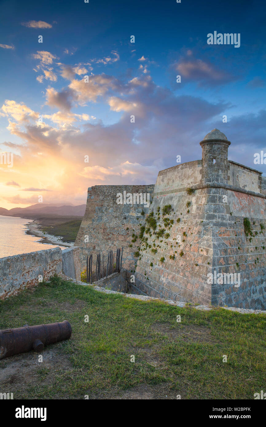 Cuba Santiago de Cuba Provincia di Santiago di Cuba, faro di Castillo de San Pedro de la Roca del Morro (Castillo del Morro) - ora la sede del Museo de la PiraterÃ-a â€" museo pirata Foto Stock