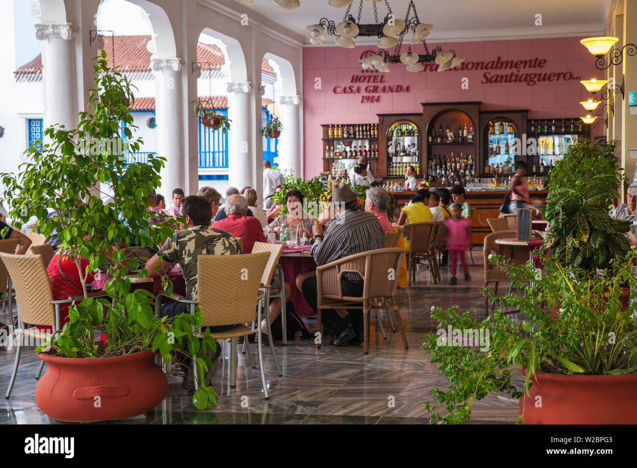 Cuba Santiago de Cuba Provincia di Santiago di Cuba, Parque Cespedes (piazza principale) Hotel Casa Granda - dove Graham Green è venuto a negli anni cinquanta per intervistare Fidel Castro Foto Stock