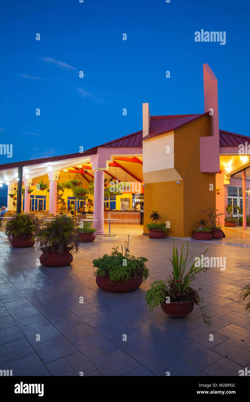 Cuba Santiago de Cuba Provincia di Santiago di Cuba, Parque Cespedes (piazza principale) terrazza sul tetto dell'Hotel Casa Granda - dove Graham Green è venuto a negli anni cinquanta per intervistare Fidel Castro Foto Stock