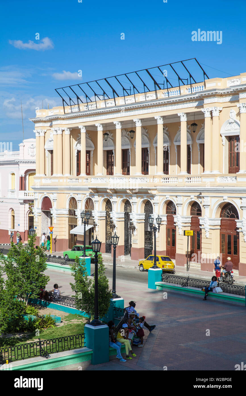 Cuba Santiago de Cuba Provincia di Santiago di Cuba, Parque Cespedes (piazza principale), casa dela cultura Miguel Matamores - ex San Carlos Club - Una volta che un centro sociale per i ricchi fino alla rivoluzione Foto Stock