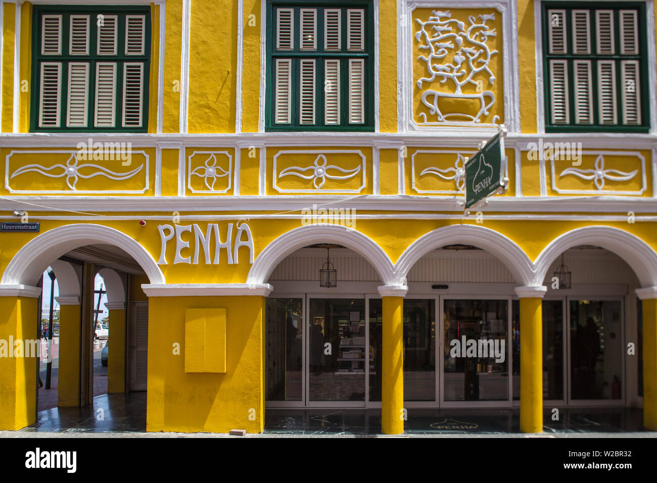 Curacao Willemstad, Punda, la Penha edificio - un ex casa di mercanti costruito nel 1708, situato Handelskade lungo Punda il waterfront Foto Stock