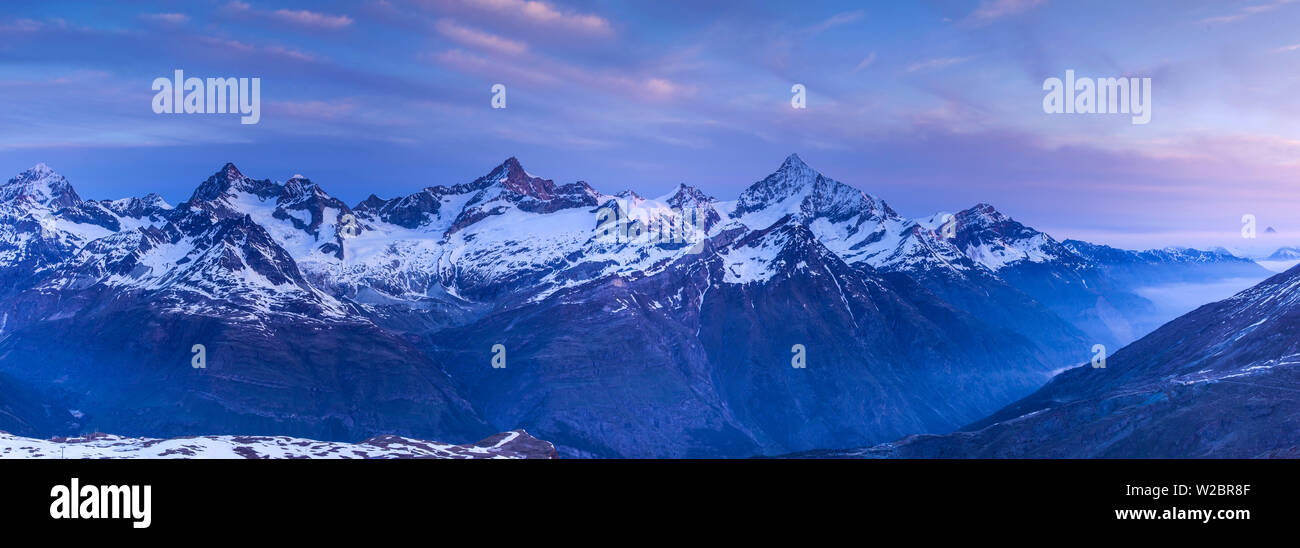 Vista dal Gornergrat al di sopra di Zermatt, Vallese, Svizzera Foto Stock