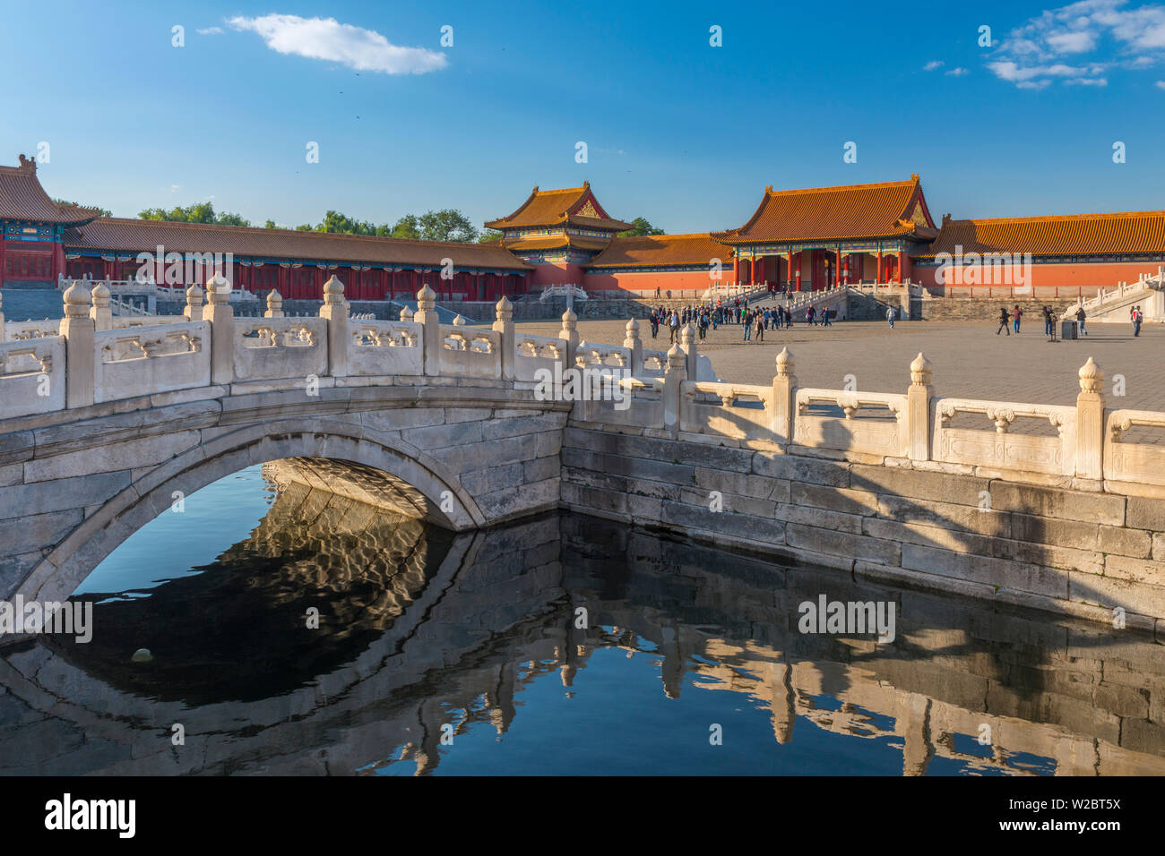 Cina, Pechino, la Città Proibita e il flusso d'oro davanti al Gate di suprema armonia Foto Stock
