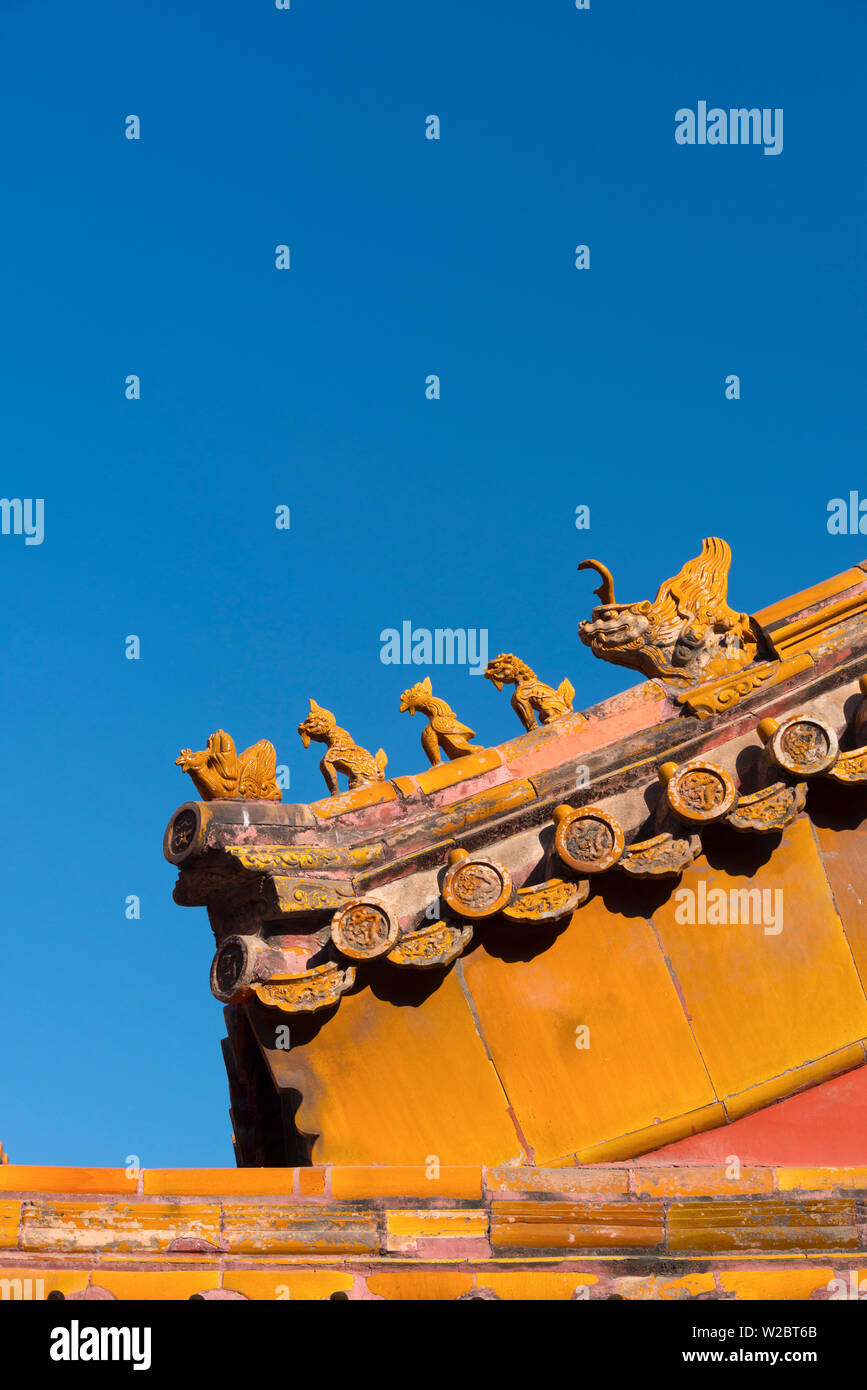 Cina, Pechino, Città Proibita, ceramica dettaglio del tetto Foto Stock