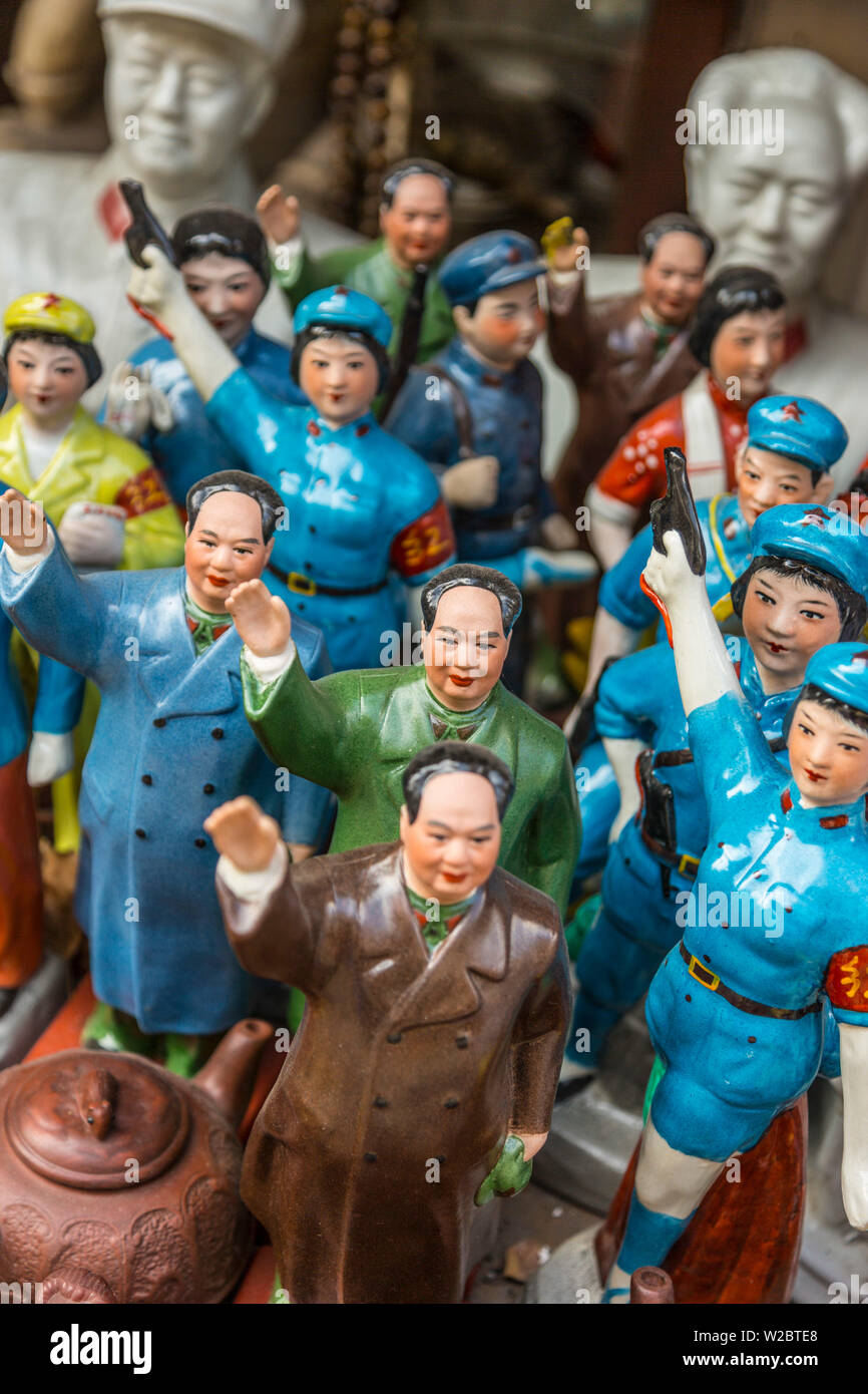 Statuette di porcellana, Dongtai Road mercatino di Antiquariato, Shanghai, Cina Foto Stock