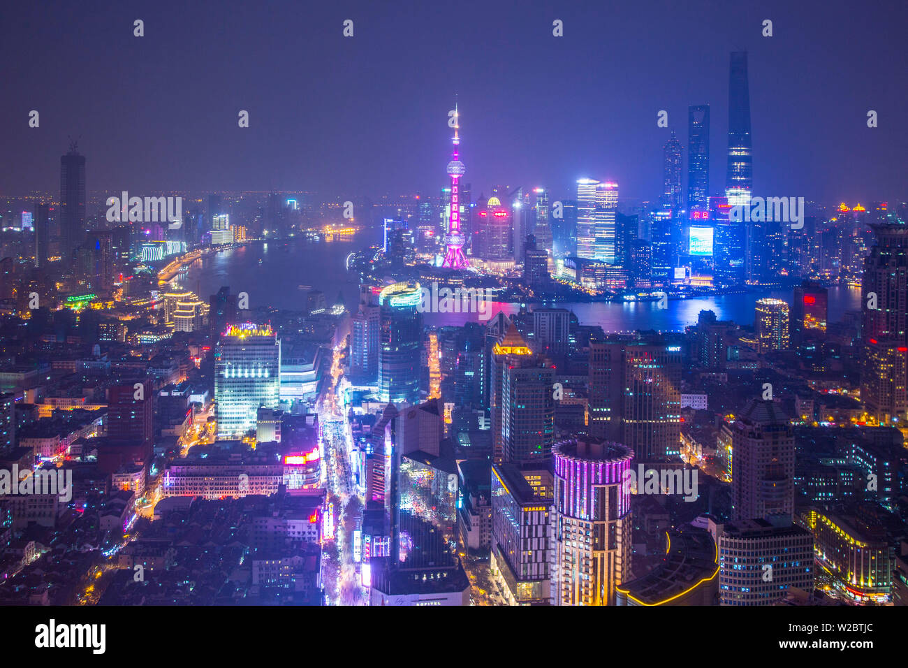 Lo skyline di Pudong e East Nanjing Road, Shanghai, Cina Foto Stock