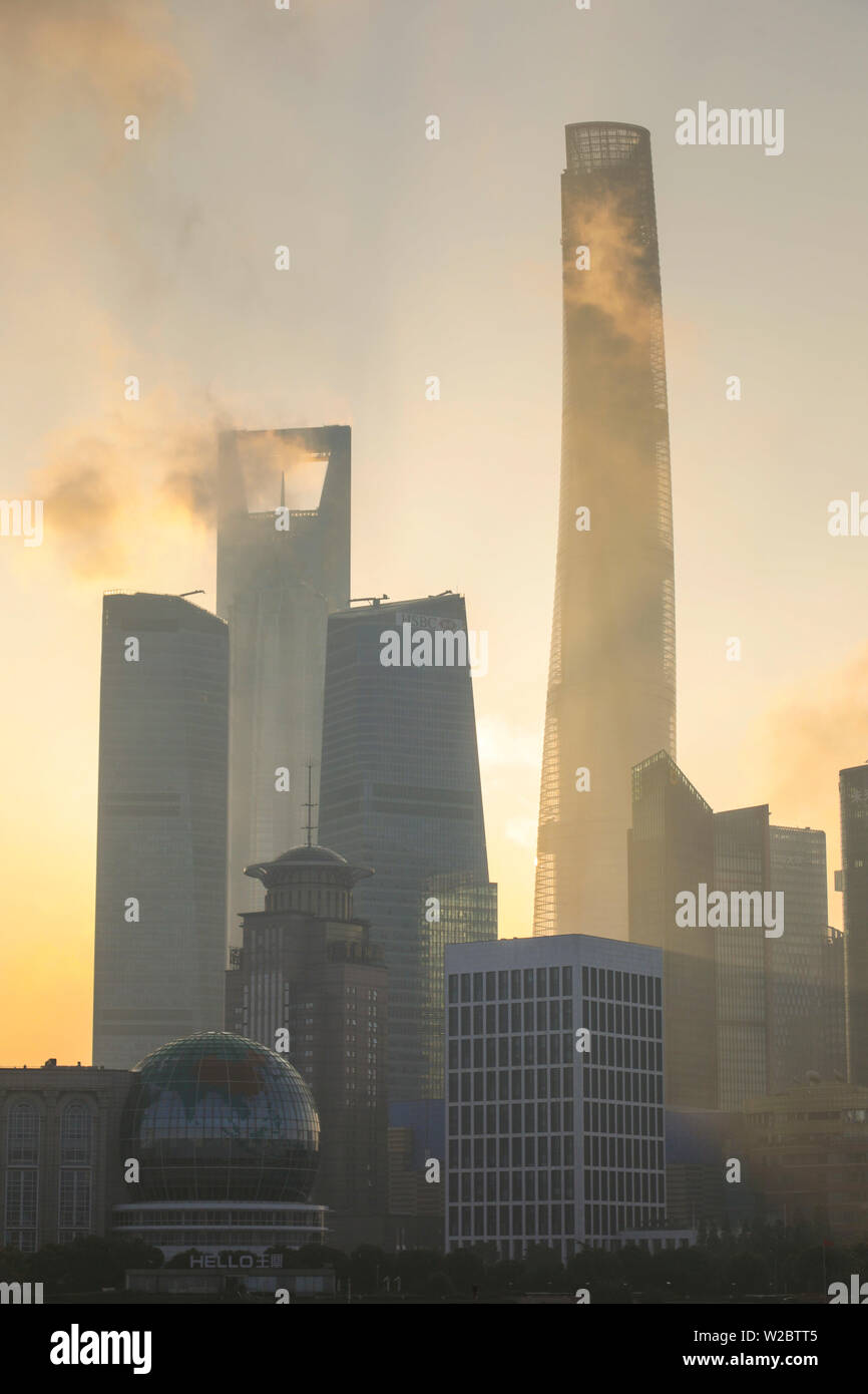 Shanghai Tower e lo skyline di Pudong, Shanghai, Cina Foto Stock