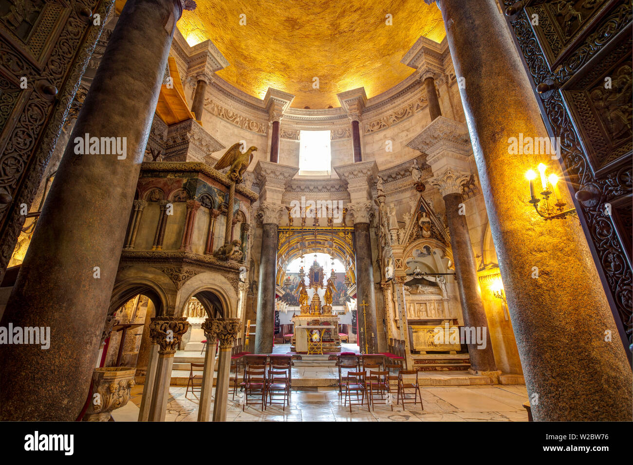 Interno di San Domnio cattedrale, Stari Grad (Città Vecchia), Split, Dalmazia, CroatiaSplit, Croazia Foto Stock