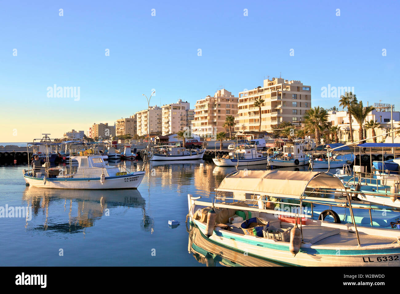 Porto di Larnaka, Larnaka, Cipro, Mediterraneo orientale Mare Foto Stock