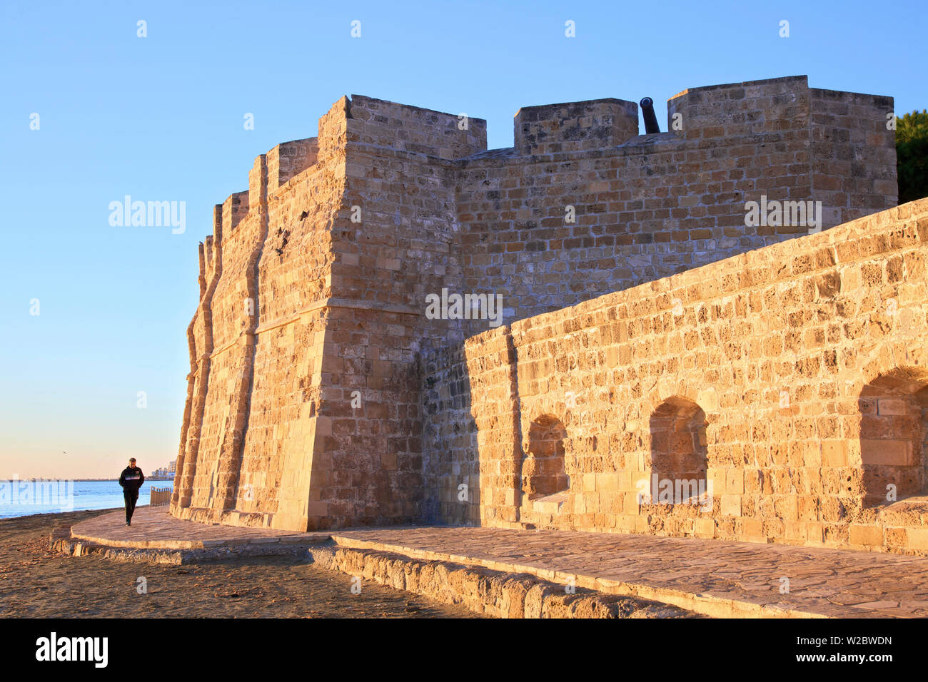 Larnaka Fort, Museo Medievale e la Grande Moschea di Larnaca, Cipro, Mediterraneo orientale Mare Foto Stock