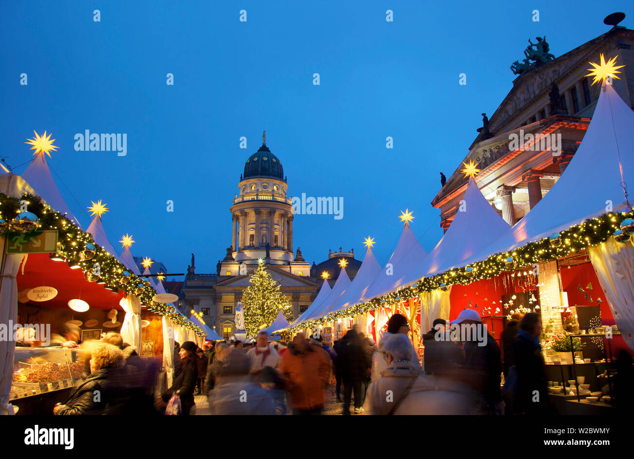 Mercatini di Natale, Cattedrale tedesca, Gendarmenmarkt Berlin, Germania, Europa. Foto Stock
