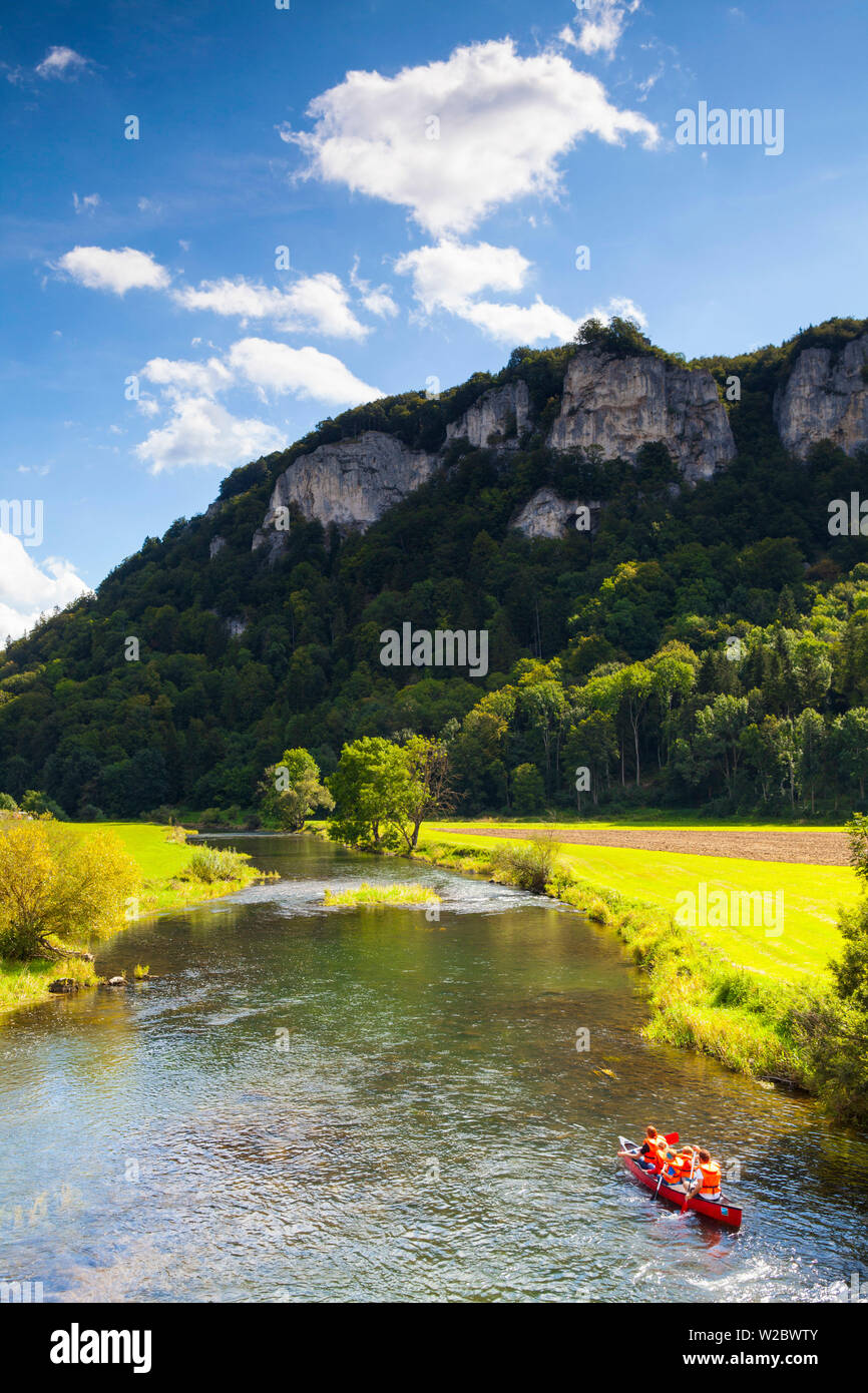Il canottaggio nel Danubio superiore Natura Park, Baden-Württemberg, Svevia, Germania, Europa Foto Stock