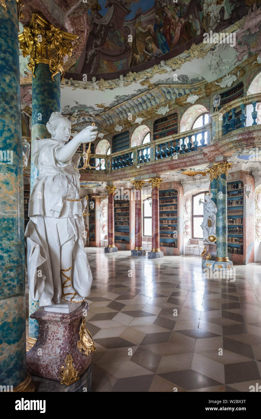 Germania, Baden-Wurttemburg, Wiblingen, Kloster Wiblingen Abbey, XVIII secolo monastero, rococò-style library costruito nel 1760 Foto Stock