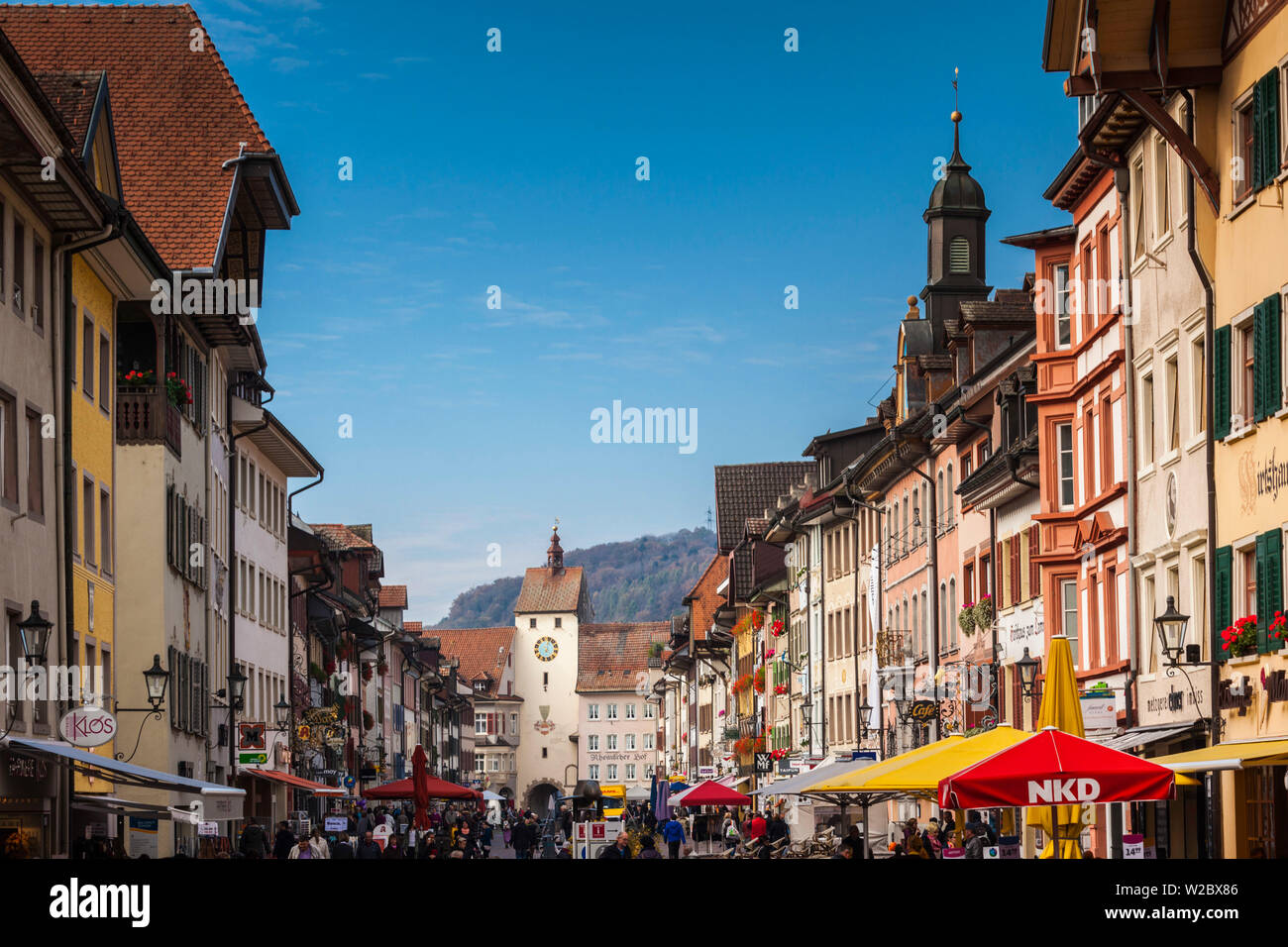 Germania, Baden-Wurttemburg, Foresta Nera, Waldshut-Tiengen, Waldshut, edifici lungo Kaiserstrasse Foto Stock