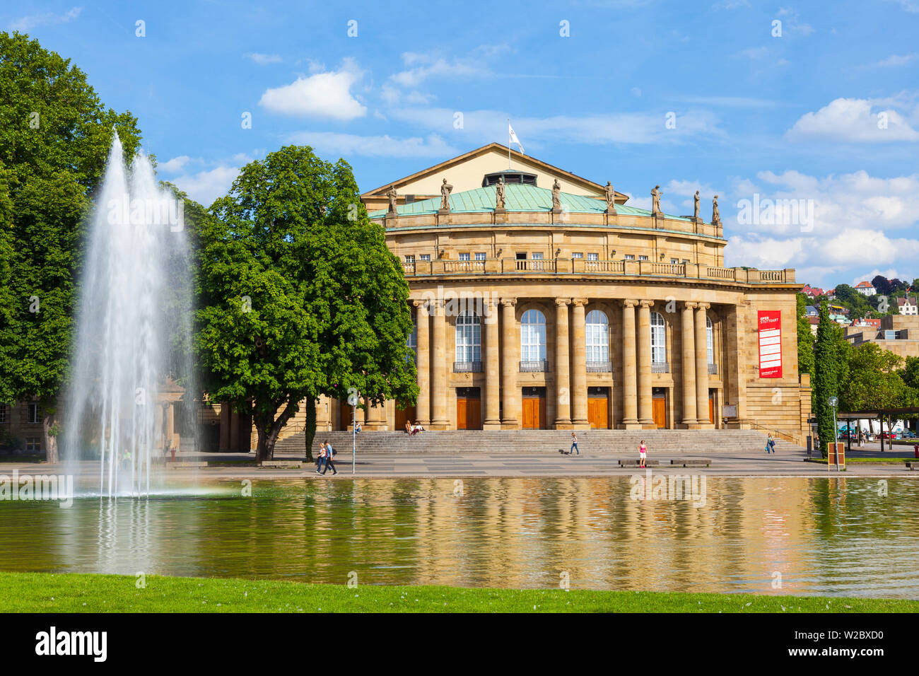 Staatstheater e fontana, Stoccarda, Baden-Württemberg, Germania Foto Stock
