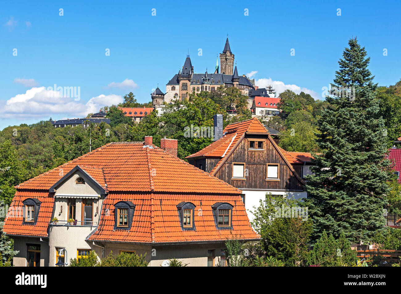 Wernigerode Castle ai piedi della catena montuosa di Harz, Wernigerode, Sassonia-Anhalt, Germania Foto Stock