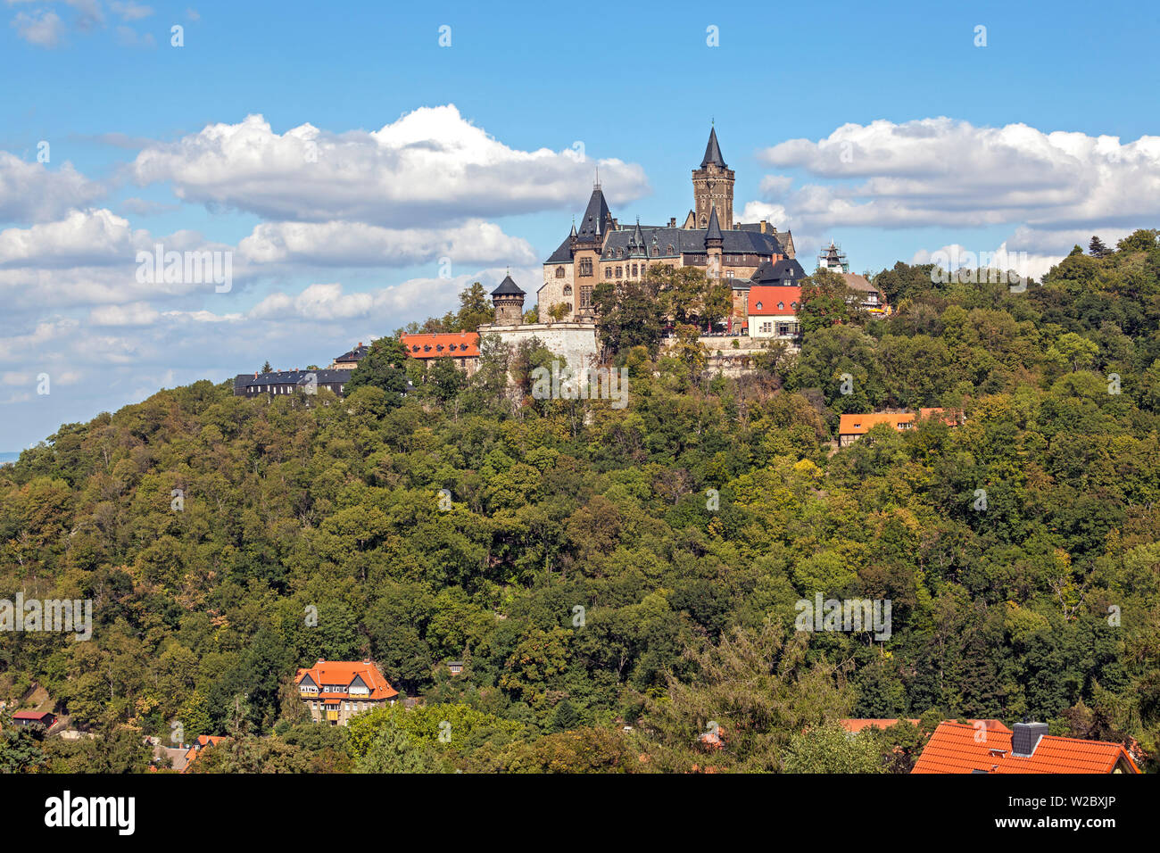 Wernigerode Castle ai piedi della catena montuosa di Harz, Wernigerode, Sassonia-Anhalt, Germania Foto Stock