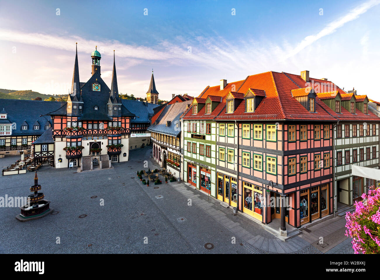 Indicatore quadrato e Guild Hall, Wernigerode, Montagne Harz, Sassonia-Anhalt, Germania Foto Stock