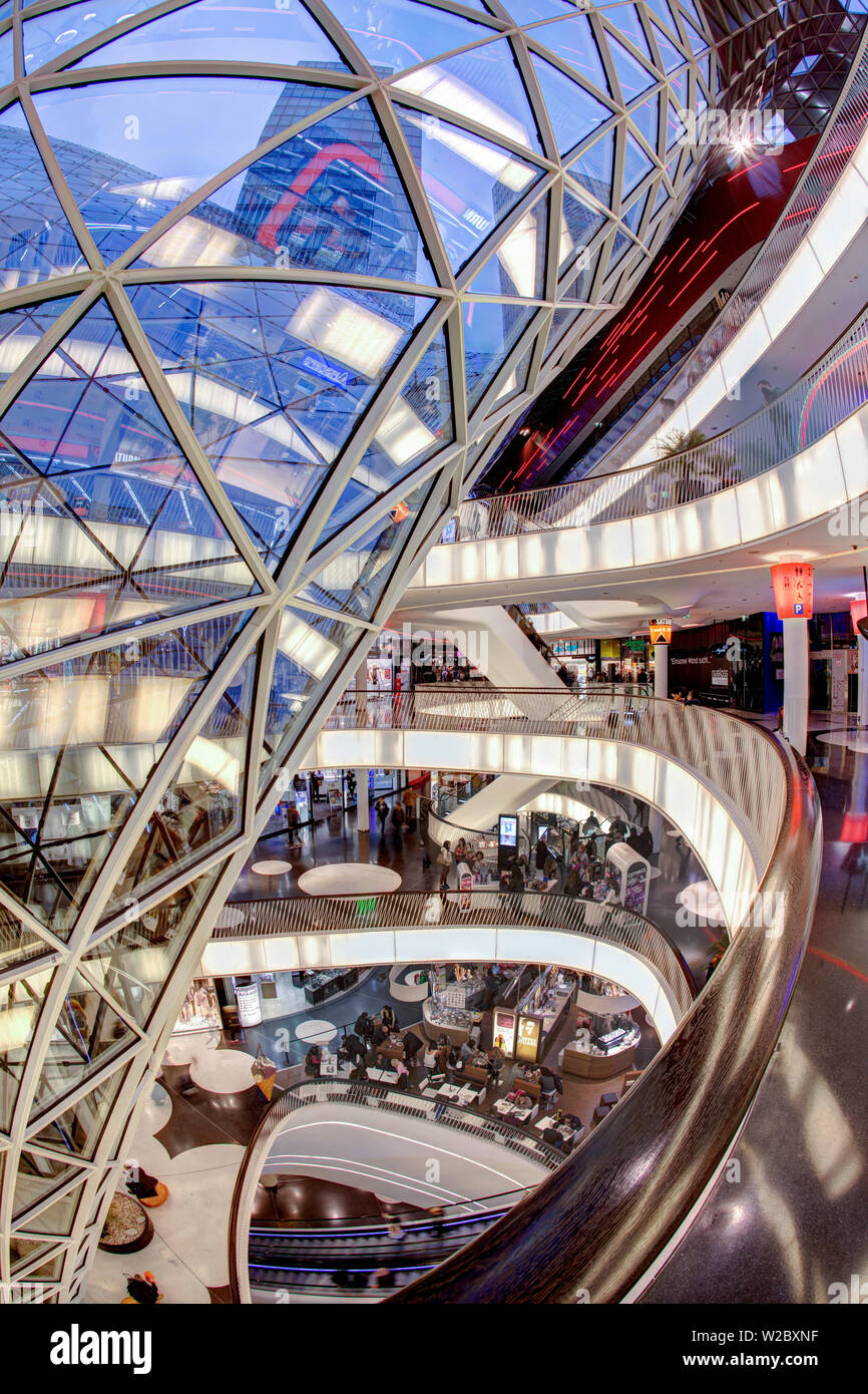 Vetro e escalator alla MyZeil shopping mall, Francoforte Hesse, Germania Foto Stock