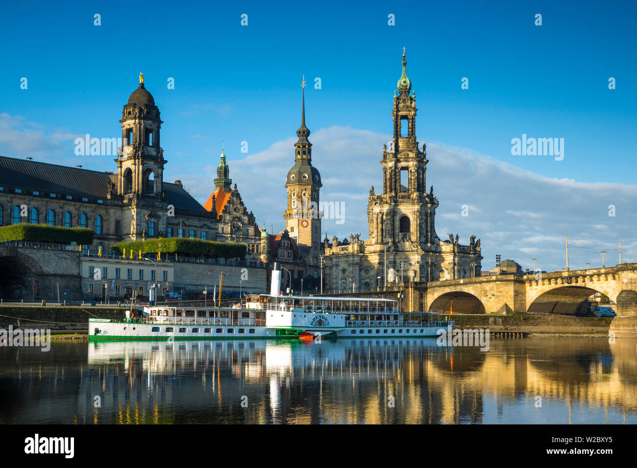 Fiume Elba e dello skyline della città di Dresda, Sassonia, Germania Foto Stock