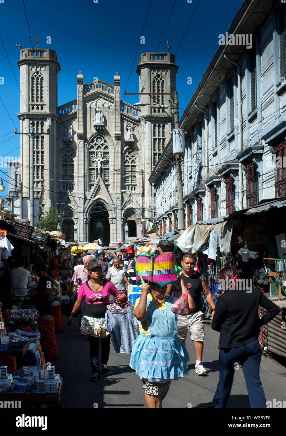 San Salvador El Salvador, Mercato Centrale, gotica Iglesia El Calvario Foto Stock