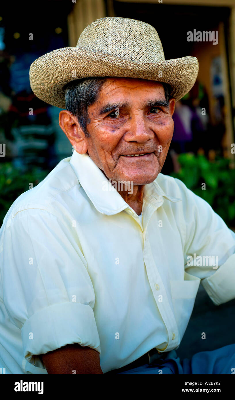 Suchitoto, El Salvador, residente, Main Plaza, la storica città coloniale, artista Haven, Dipartimento di Cuscatlan Foto Stock