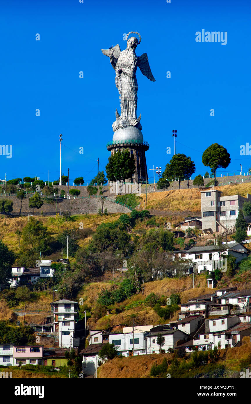 La Virgen de Quito, El Panecillo, statua si affaccia sul centro storico di Quito, Ecuador Foto Stock