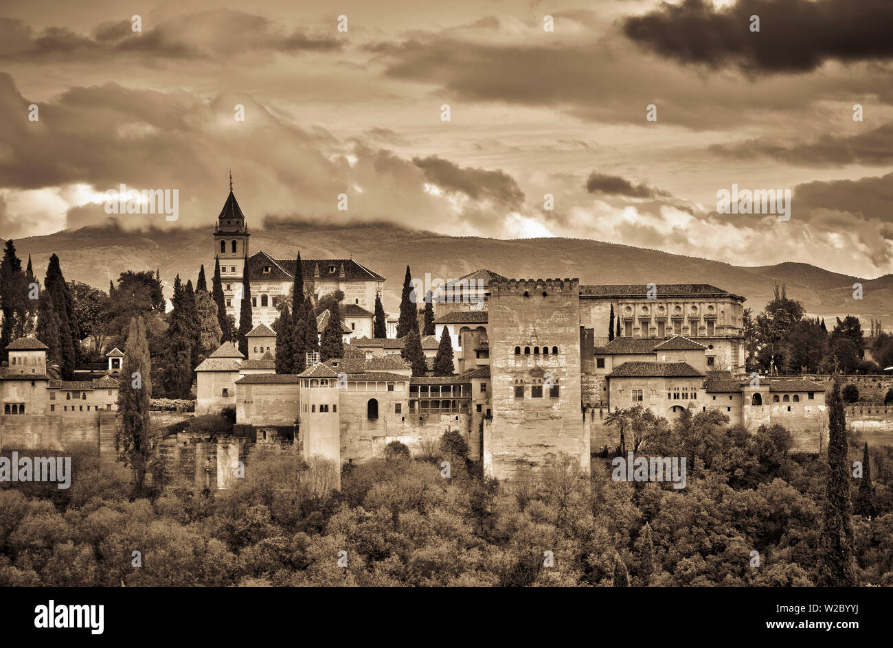 Spagna, Andalusia provincia di Granada, Granada, Palazzo Alhambra e della Sierra Nevada Foto Stock