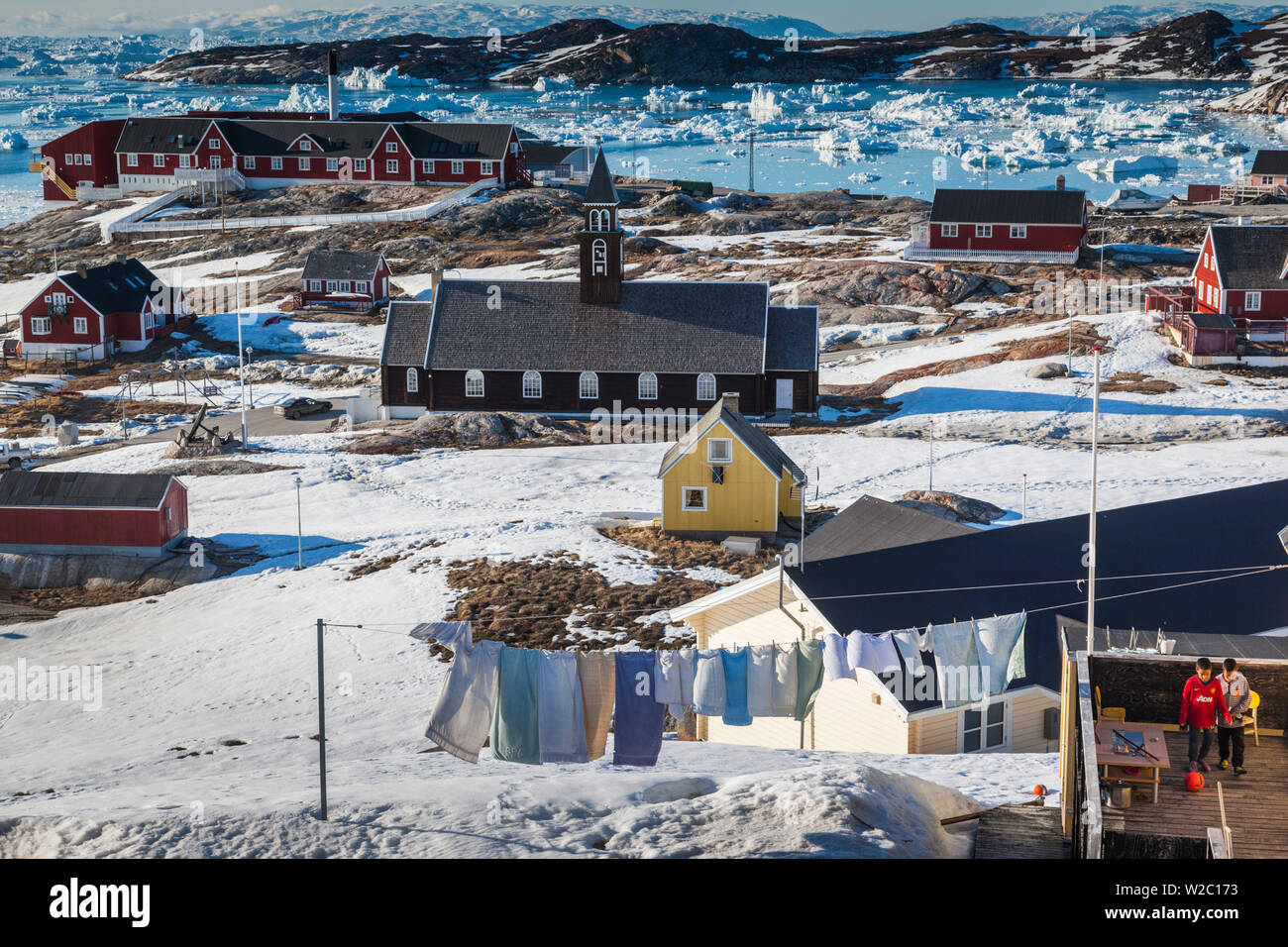 La Groenlandia, Disko Bay, Ilulissat, elevati vista città e a Sion la Chiesa Foto Stock