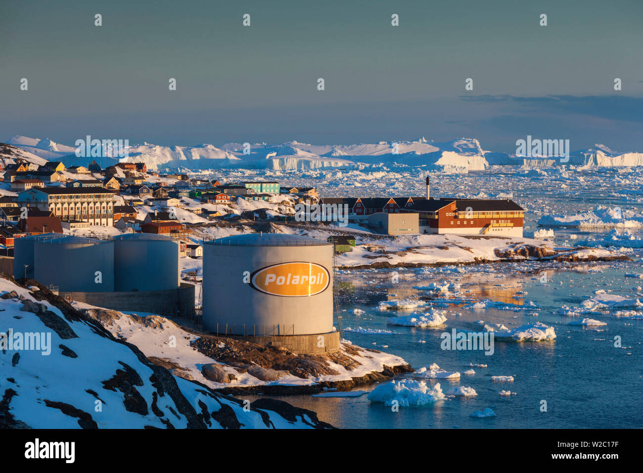 La Groenlandia, Disko Bay, Ilulissat, vista città, tramonto Foto Stock