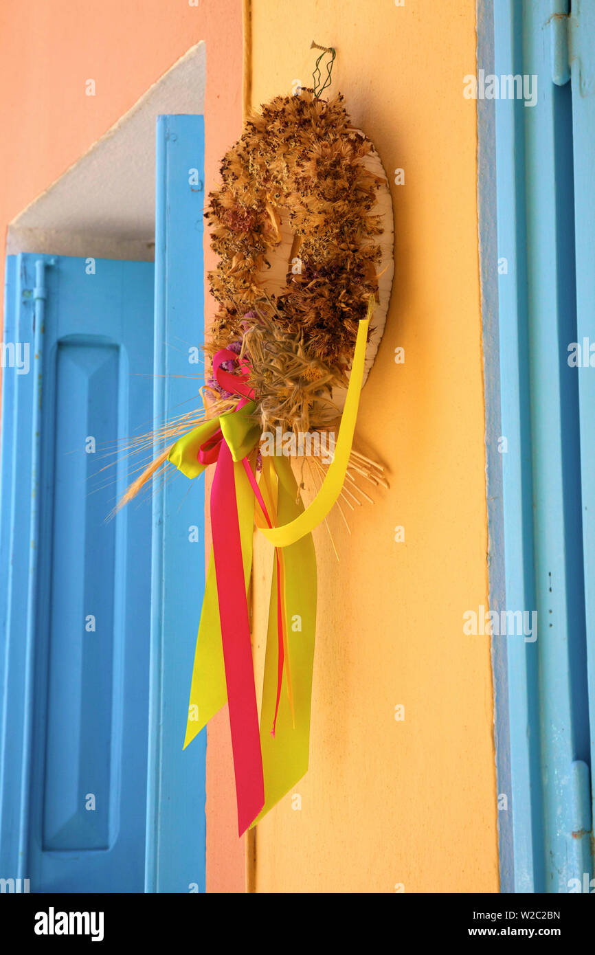 Ghirlanda tradizionale per la casa, Symi, Dodecaneso, isole greche, Grecia, Europa Foto Stock