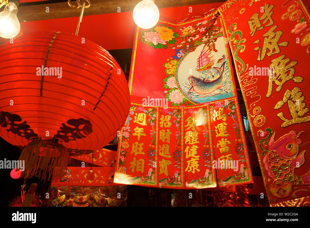 Buona fortuna Poster e lanterna, Hong Kong, Cina, Sud-est asiatico, Foto Stock