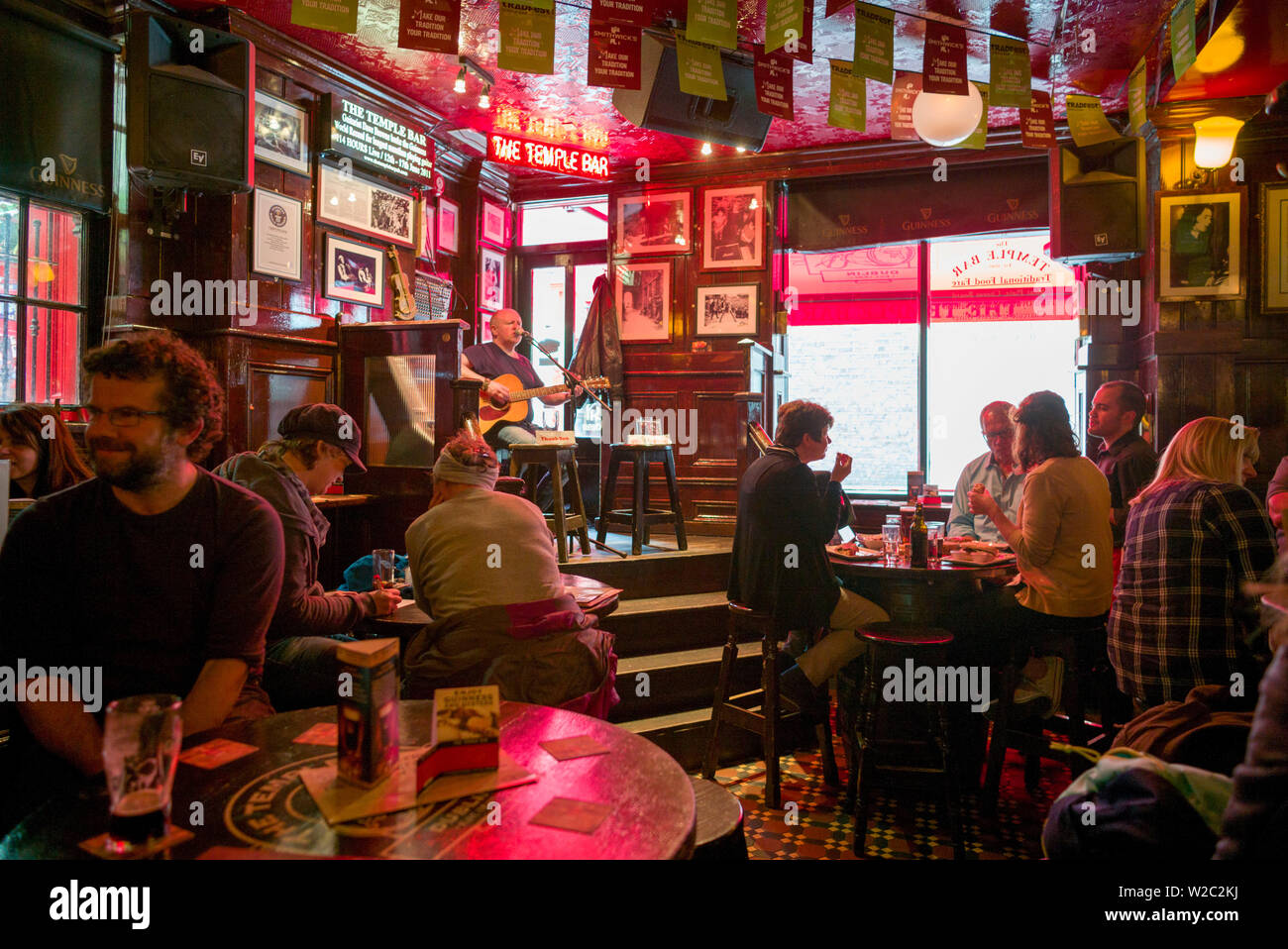 Irlanda, Dublino, Temple Bar, pub interno Foto Stock
