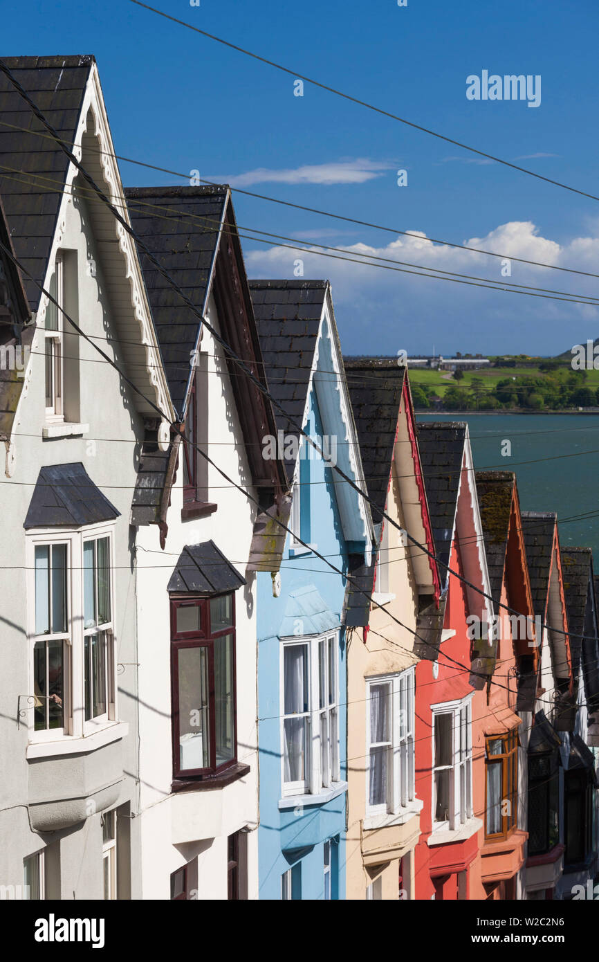 L'Irlanda, nella contea di Cork, Cobh, mazzo di carte case hillside Foto Stock