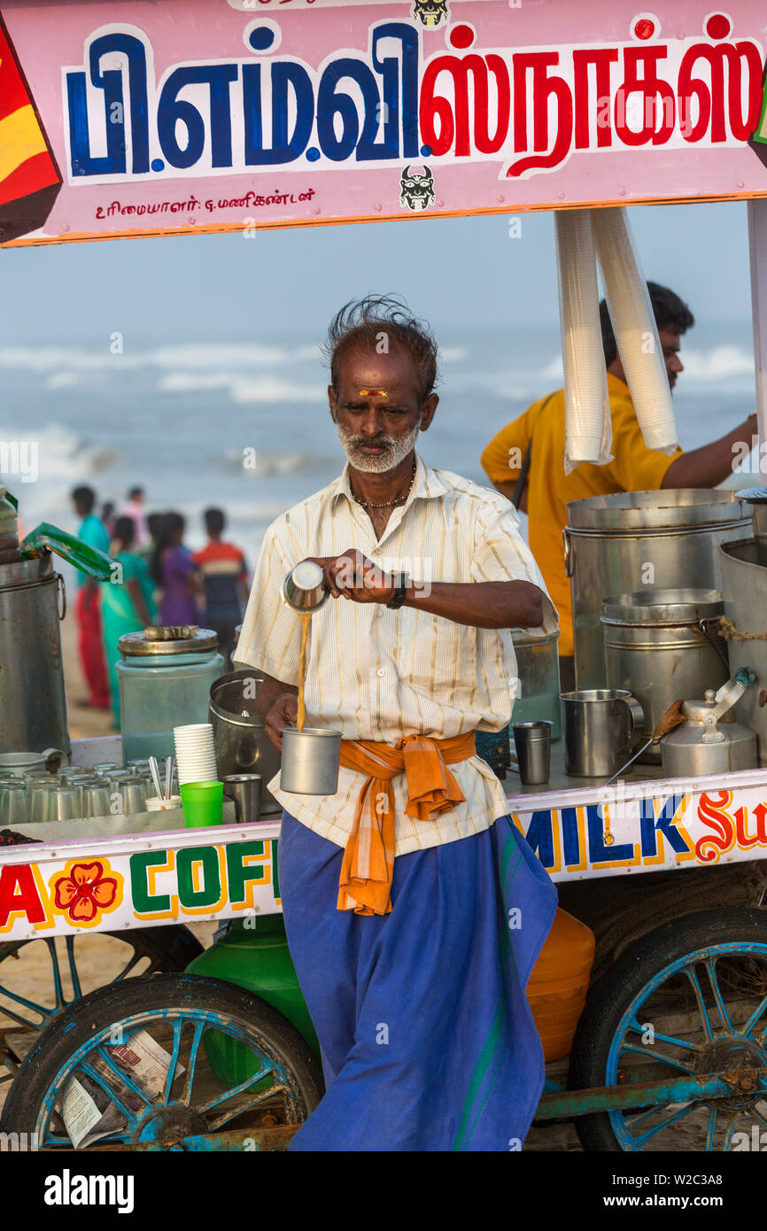 Pressione di stallo di tè sulla spiaggia, Chennai (Madras), India Foto Stock