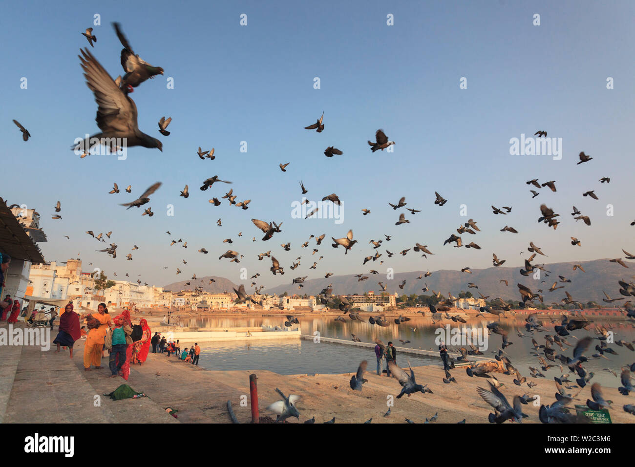 India Rajasthan, Pushkar città santa, Ghats di balneazione sul Lago Foto Stock