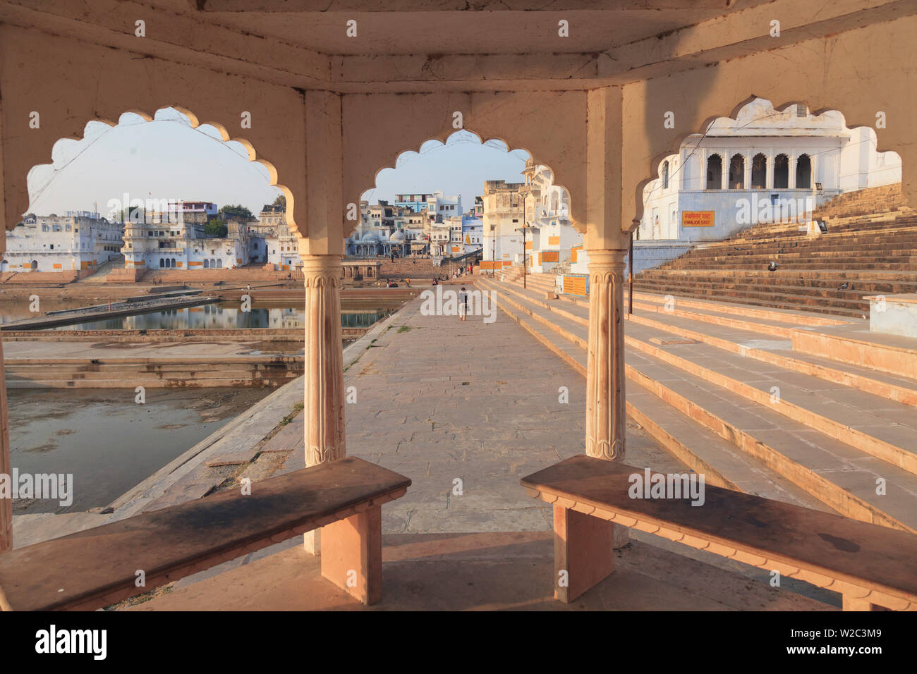 India Rajasthan, Pushkar città santa, Ghats di balneazione sul Lago Foto Stock